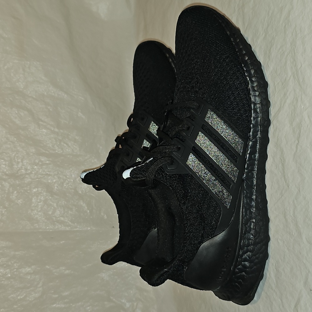 adidas ultra boost Women's Size 9 Black Sneakers Used